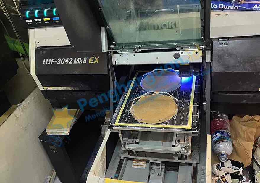 Proses Print UV Dengan Mesin Mimaki Import Jepang