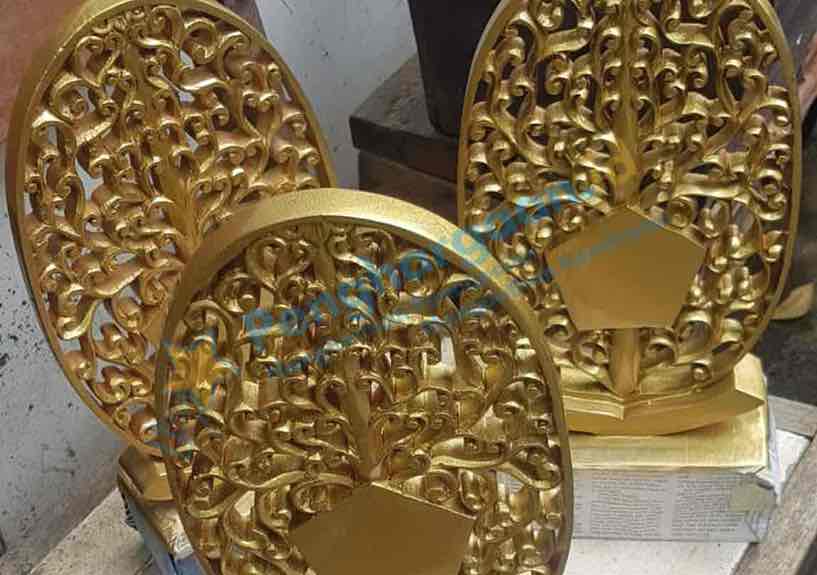 Proses Pengecatan Plakat Kayu Ukir Customer