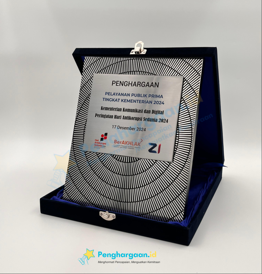 plakat penghargaan instansi kementrian komunikasi dan digital silver